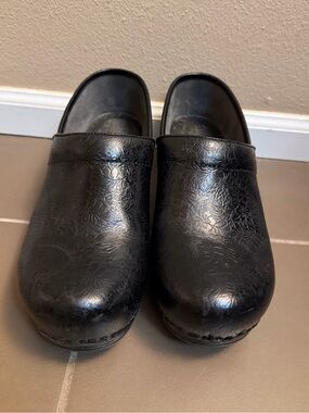 DANSKO XP 2.0 Professional Tooled Black Clog EU 39 US 8.5 Leather Comfort Shoes